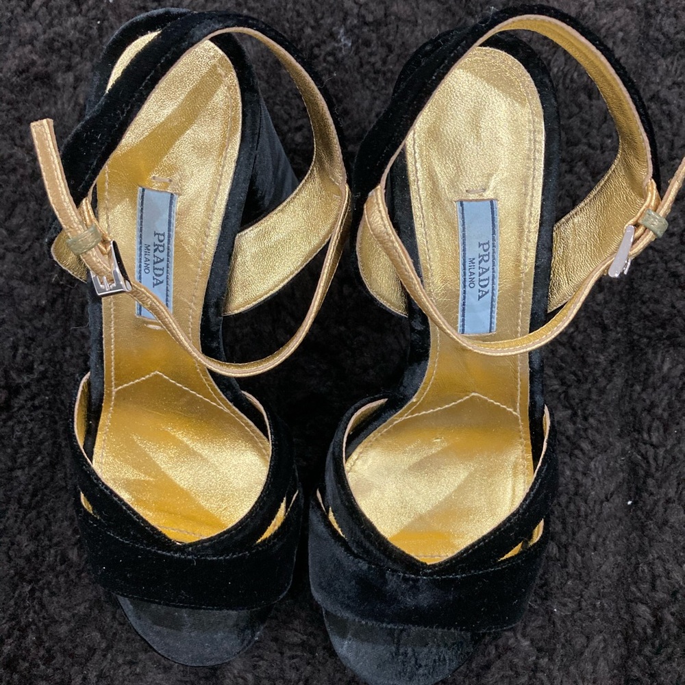 Stunning velvet platform sandals